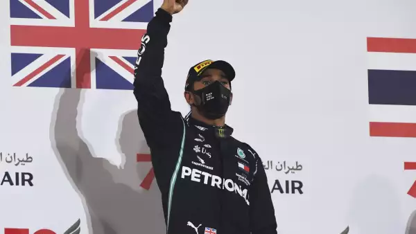 Lewis Hamilton firma contrato con Mercedes para 2021