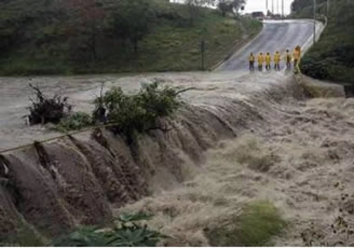 La tormenta Alex tocó tierra el jueves en la madrugada como un huracán categoría 2 en Tamaulipas, y avanzó hacia Monterrey. (Foto: Reuters)