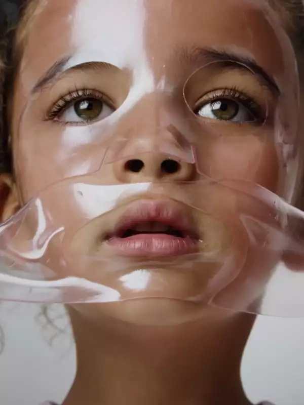 shay-mitchell-linea-skincare-niños