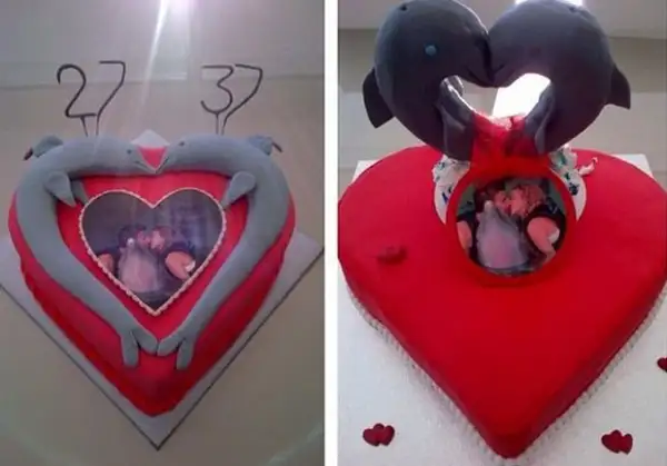 La cantante compartió esta imagen de los románticos pasteles con lo que celebrarán sus cumpleaños.