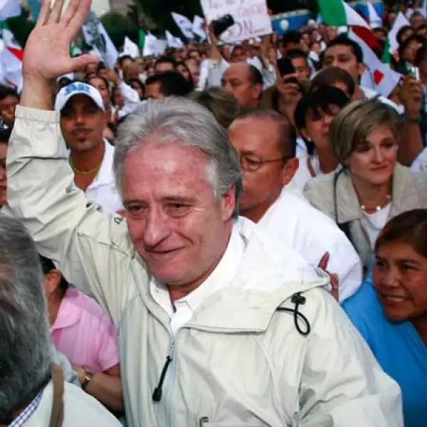 Alejandro Martí en la marcha Iluminemos México contra la inseguridad.