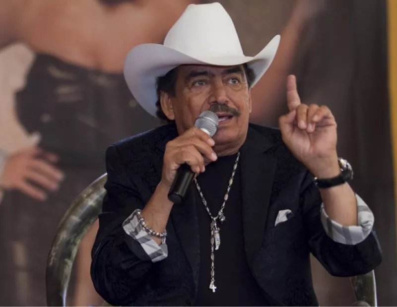 El intérprete mexicano confesó que la enfermedad lo ha llevado a cancelar varios conciertos en nuestro país.