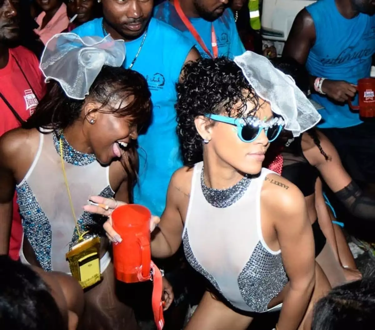 Rihanna comenzó la fiesta el viernes por la noche y terminó el sábado por la mañana.