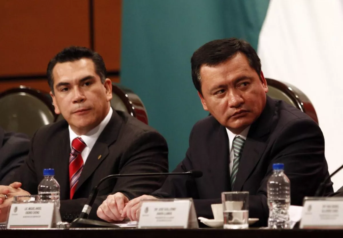 MÉXICO, D.F., 09OCTUBRE2013.- Miguel Ángel Osorio Chong, secretario de Gobernación, acomapañado de Rafael Alejandro Moreno Cardenas, presidente de la comisión de Gobernación y el diputado José Guillermo Anaya, presidente la comisión de Seguridad Pública durante la comparencia ante las comisiones de Gobernación y de Seguridad Pública de la Cámara de Diputados como parte de la glosa del 1er informe de gobierno.
FOTO: RODOLFO ANGULO /CUARTOSCURO.COM