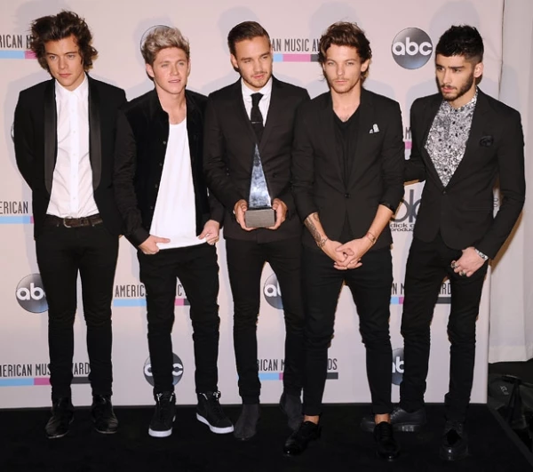 El grupo One Direction estuvo presente. También Kelly Osbourne y Calvin Harris.