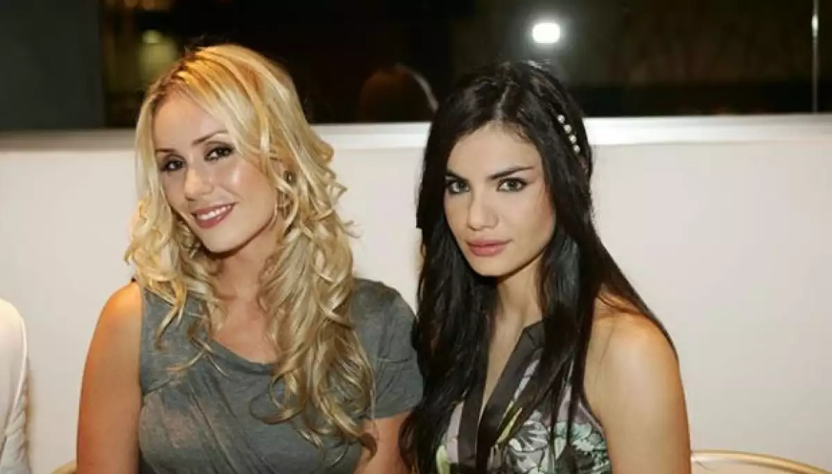 La guapa chica aseguró que los dos están muy concentrados en las cuestiones profesionales pero que siguen felizmente juntos y enamorados.