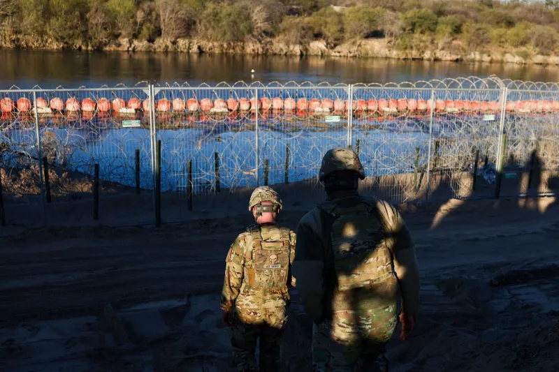 militares-usa-alambrada