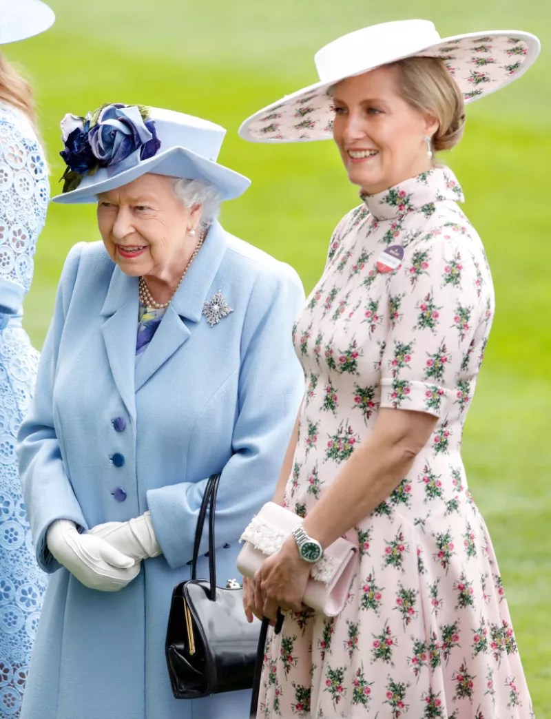 reina Isabel y Sophie de Wessex