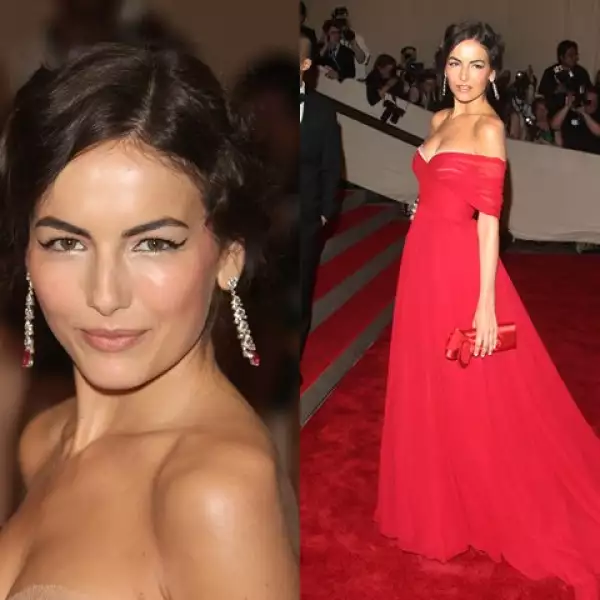 Camila Belle fue otra de las que robó cámara con un vestido strapless de chiffon rojo de Jason Wu, joyas Cartier y accesorios de Christian Louboutin.