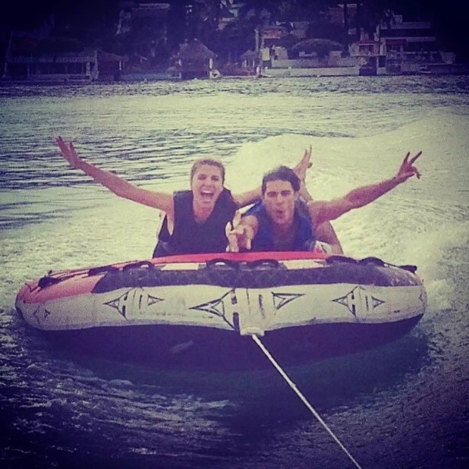 Andrea y Alex sin duda saben divertirse en cualquier lugar que visitan.