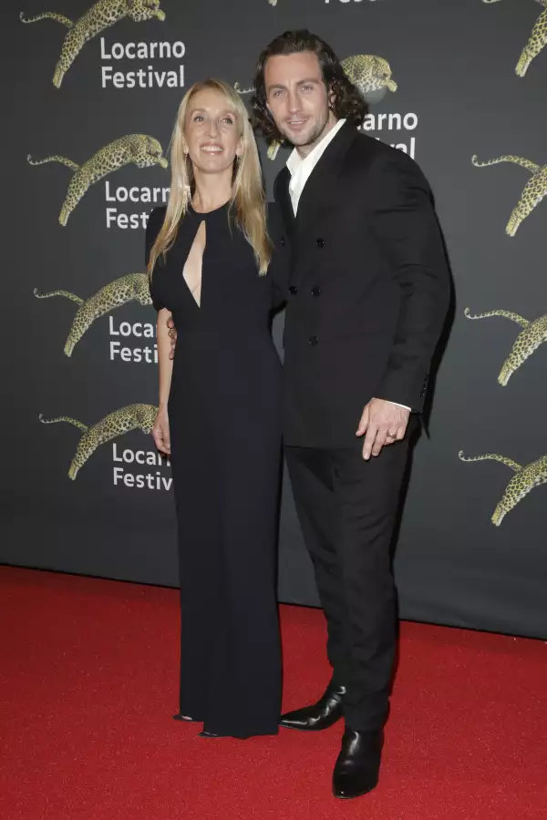 Aaron Taylor-Johnson no entiende las críticas de la diferencia de edad entre él y su esposa