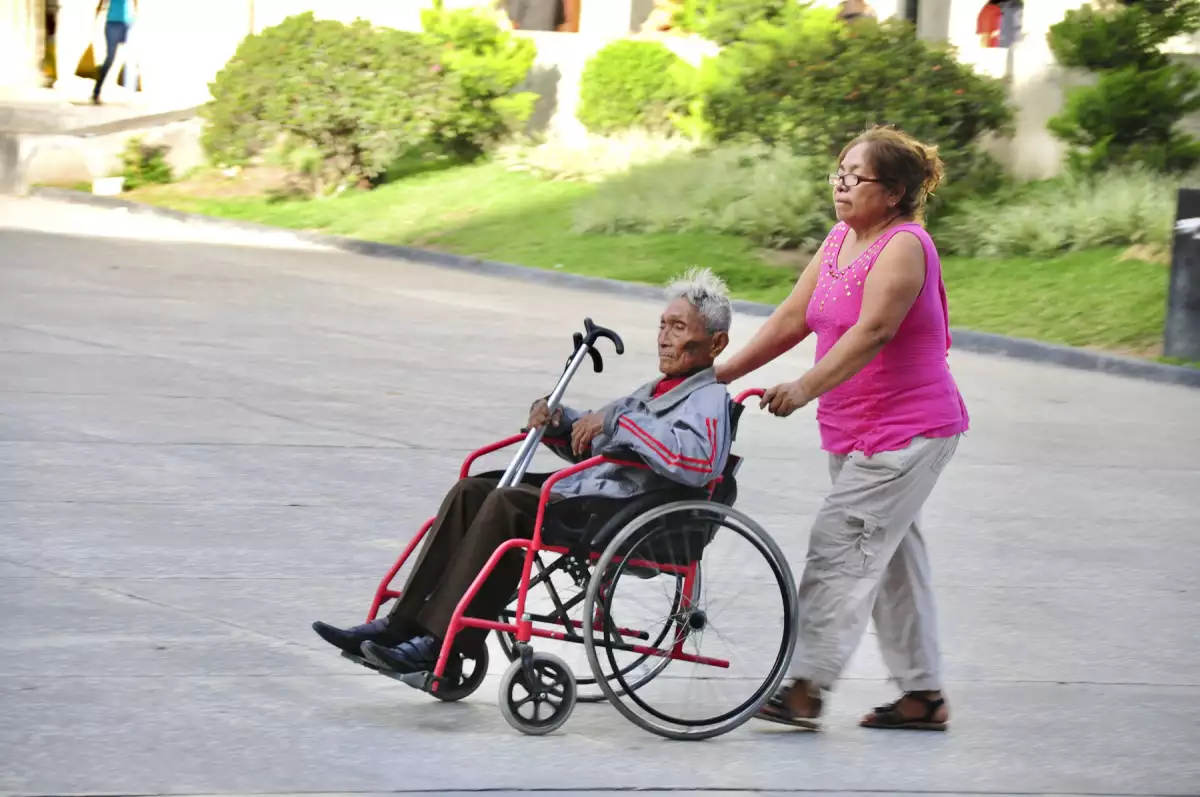 Las mujeres que realizan trabajo de cuidados no remunerado están en mayor pobreza