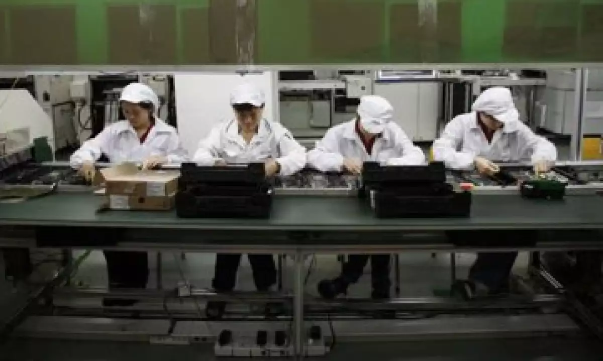 El director de Apple, Tim Cook, visitó el miércoles una planta de Foxconn en la ciudad china de Zhengzhou. (Foto: Reuters)