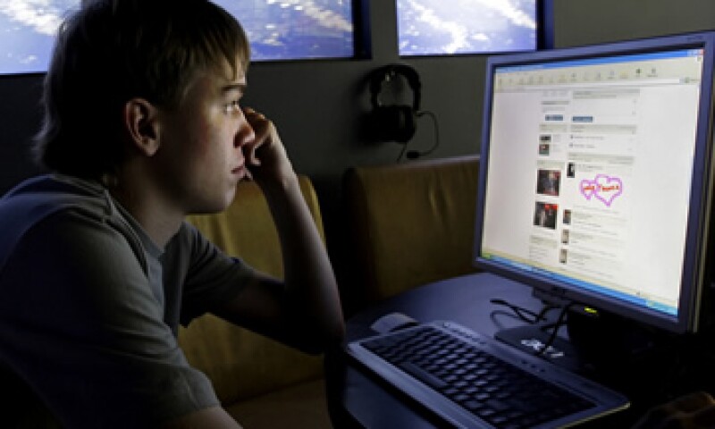 Facebook está interesada en acercarse a los medios tras enfrentar la competencia de Google +. (Foto: AP)