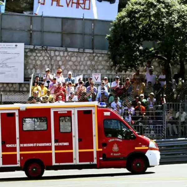 ambulancia que traslada a sergio perez