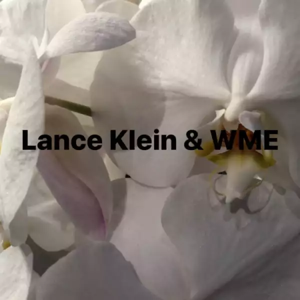 Kim Kardashian recibió decenas de flores por su cumple 37