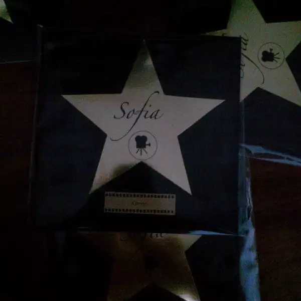 Esta fue la invitación a los XV años, al estilo Hollywood.