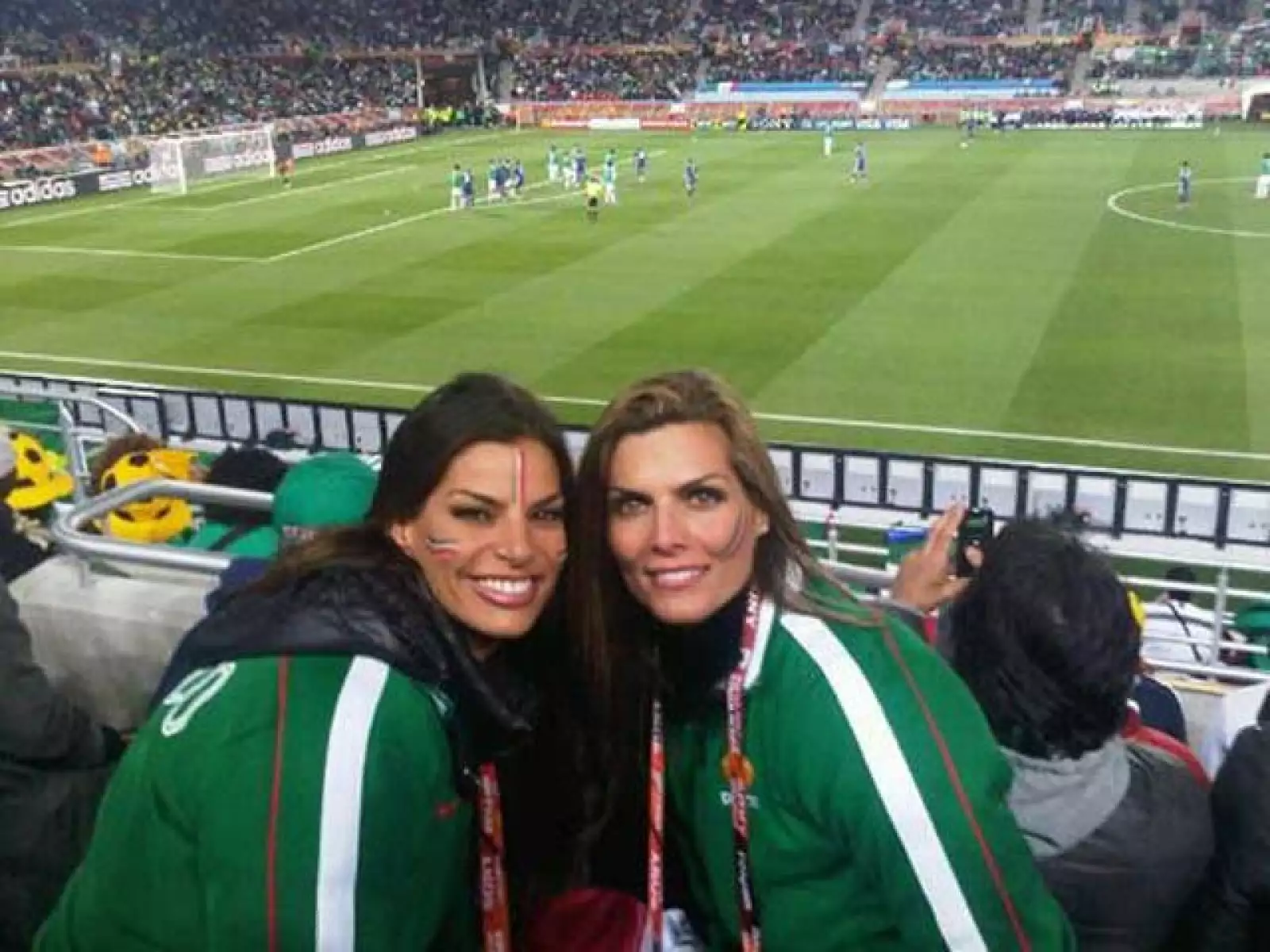 Monserrat Olivier y Bárbara Coppel