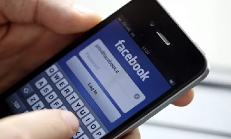 Varios usuarios afectados empezaron a abandonar a Facebook para unirse a la red social Ello. (Foto: Archivo)