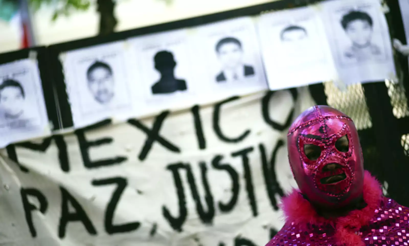 En naciones como Argentina también hubo manifestaciones para exigir la aparición con vida de los alumnos.
