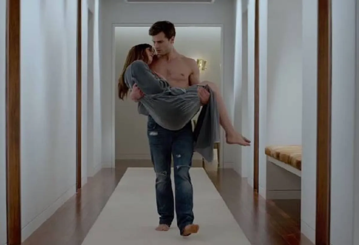 Dakota y Jamie en una de las escenas del primer trailer de "50 shades of Grey".