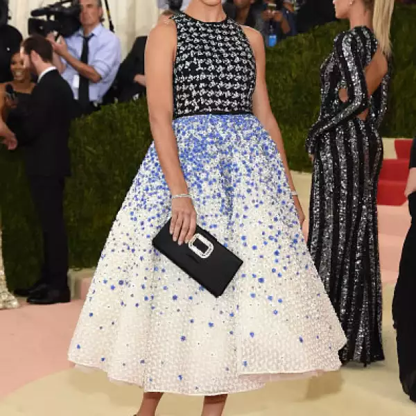 Adriana Lima en Giambattista Valli.