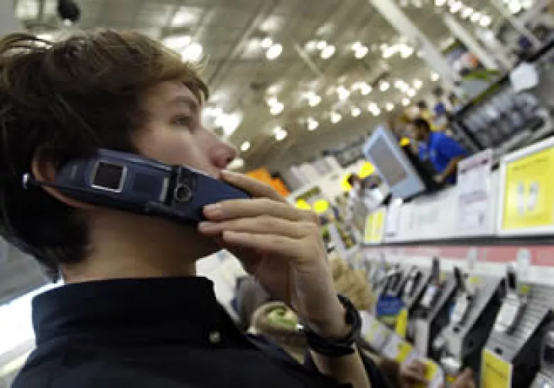 Telefónica, Iusacell, TV Azteca, MVS y Nextel compiten en el proceso de licitación de frecuencias inalámbricas. (Foto: AP)