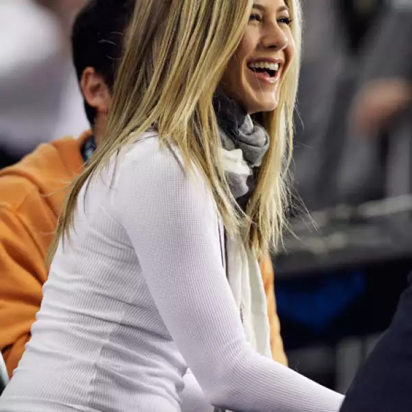 Entre los asistentes al Super Bowl estuvo Jennifer Aniston.