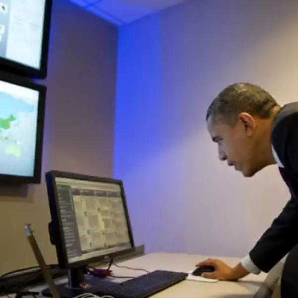 barack obama en la cruz roja