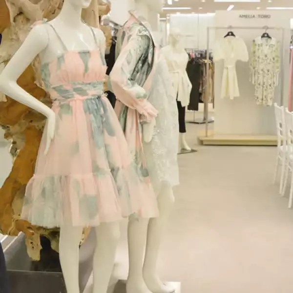 Lanzamiento Amelia Toro en Saks