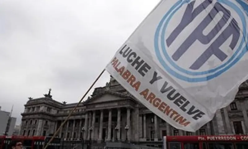 Repsol pide una indemnización de 10,000 mdd por la expropiación de su participación en YPF. (Foto: Reuters)