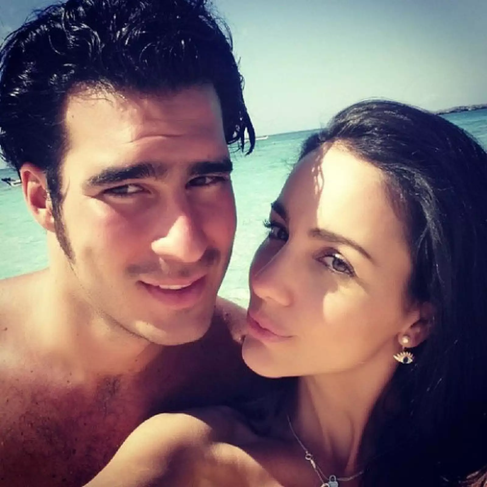 Un romántico viaje a las Bahamas fue el que regaló Mike Torruco a su novia Chantal Torres en abril.