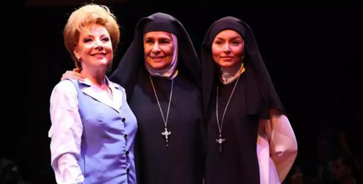 Angelique debutó acompañada por Jacqueline Andere y Raquel Olmedo.