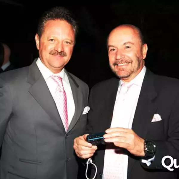 Marco Beteta entrega reconocimientos a los mejores Restaurantes