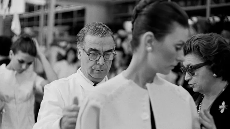Cristóbal Balenciaga aprendió a coser cuando tenía 11 años de edad.