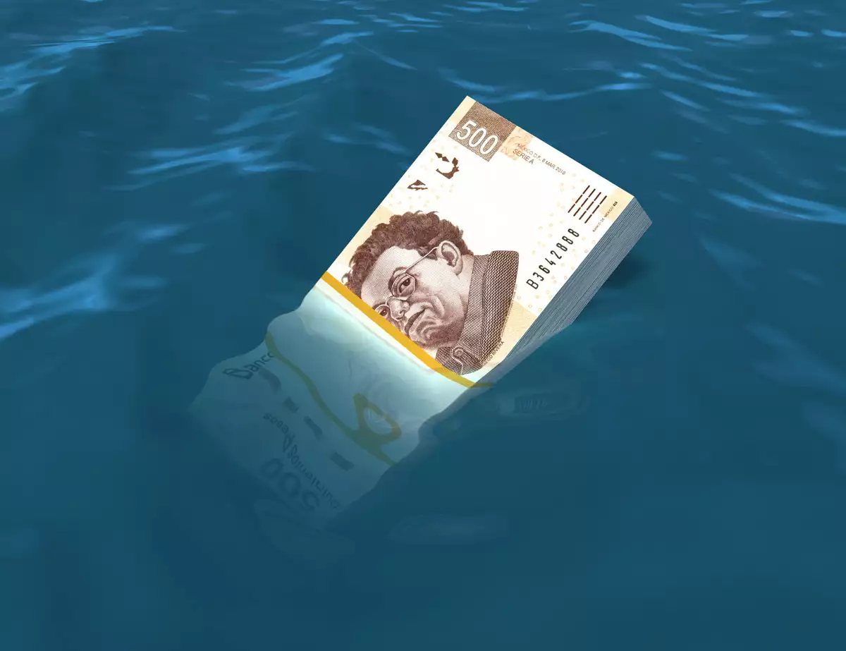(Billetes de 500 pesos, hundiéndose en el mar)