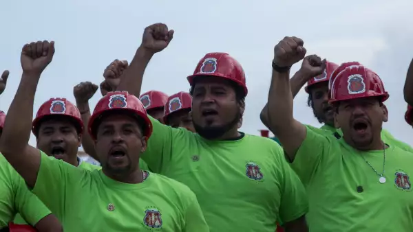 Los mineros con 'Napo'