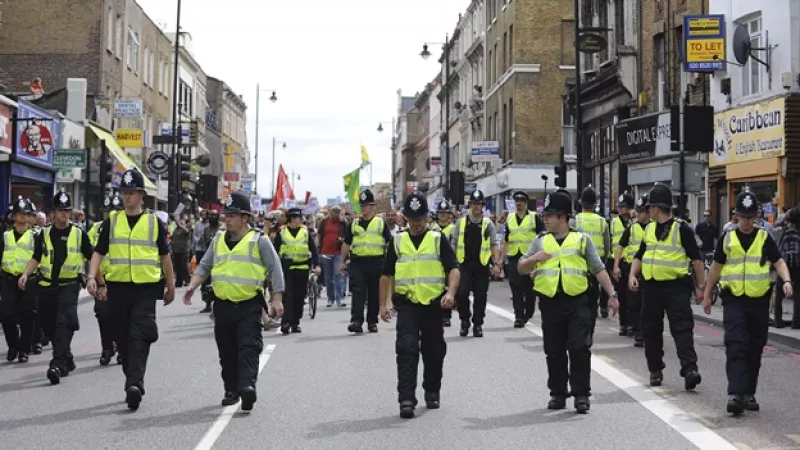 policias marchan hacia tottenham