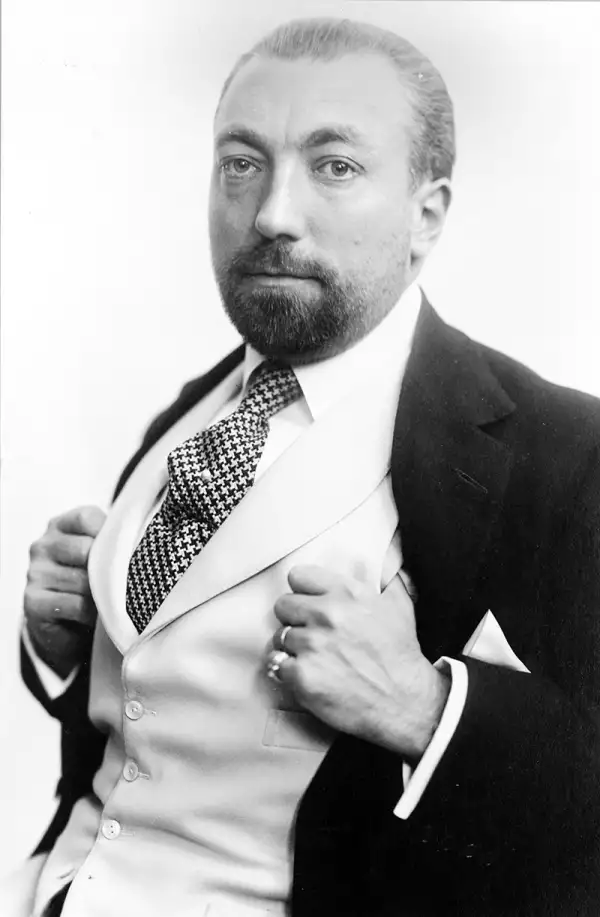 Paul Poiret (1879-1944).