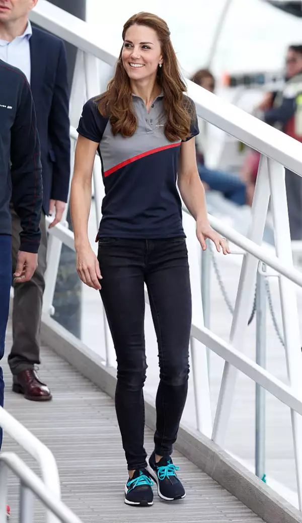 En un hecho inusual, Kate Middleton lleva shorts y deja a la vista sus