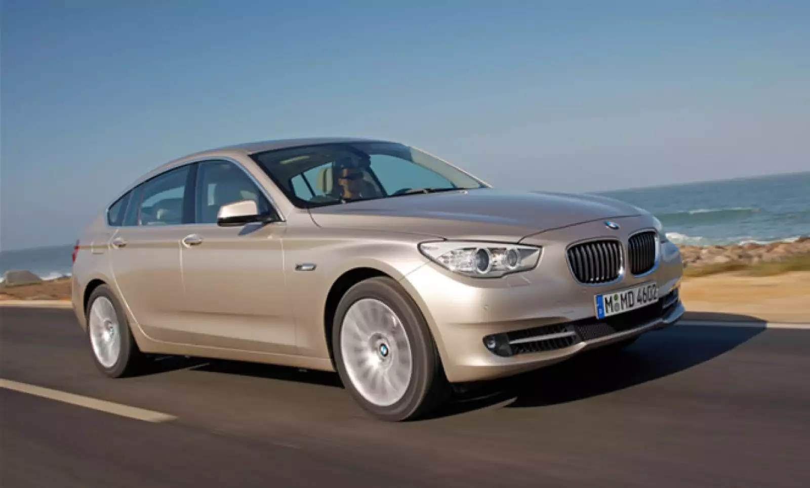 El automóvil estrena una nueva generación de motores más eficiente; se trata del primer motor de gasolina de seis cilindros en línea con TwinPower Turbo, inyección directa de gasolina y VALVETRONIC (sistema para mejorar el rendimiento).