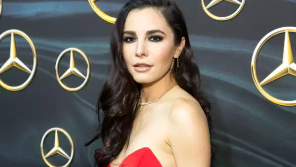 Martha Higareda tuvo un pequeño accidente frente a sus seguidores.