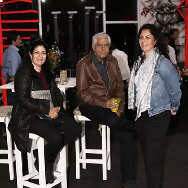 Esther Luctan, Sión y Jackie Soffer