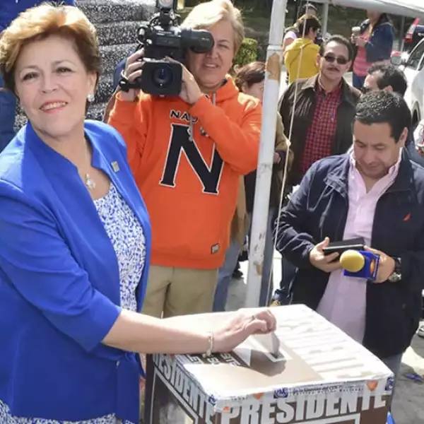 Cecilia Romero PAN votando