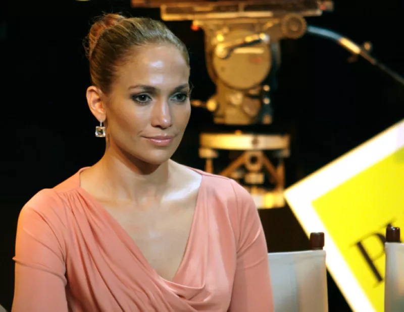 La cantante aseguró que por el momento está feliz con sus dos gemelos, Emme y Max, pero no descarta la posibilidad de tener más o adoptar a un niño etíope.