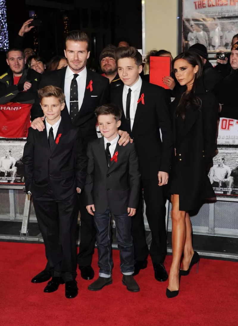 David acudió al estreno de la cinta "The Class Of 92" acompañado por su esposa Victoria y sus hijos, quienes acapararon los reflectores con su gran estilo.