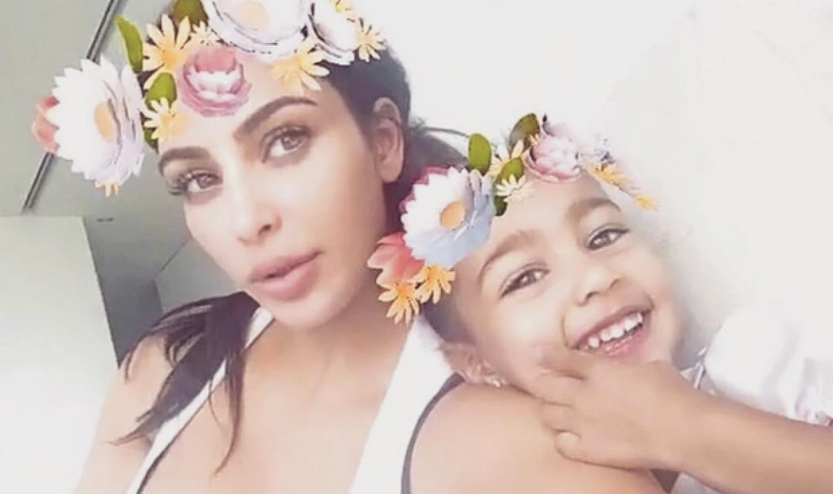 Al parecer la pequeña North heredó de su mamá ese gran talento que posee para los negocios, ya que con solo 3 años logró hacer una fortuna vendiendo limonada.