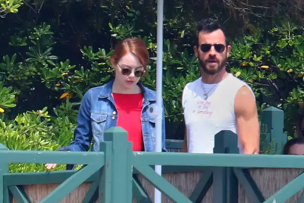 Emma Stone y Justin Theroux vacacionan juntos en Francia. Grosby