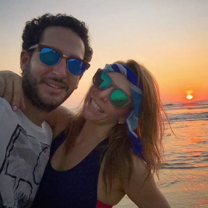 La cantante de OV7 recibió el 2015 en Japón, pero nunca es suficiente cuando se trata de relajarse, por lo que a su regreso a México, la artista se embarcó en un viaje romántico a Acapulco.