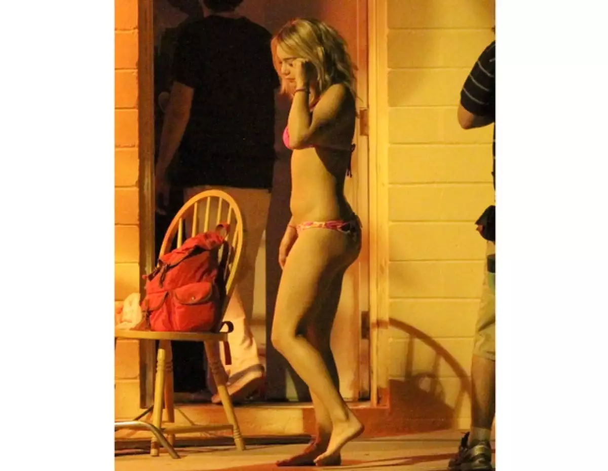 La actriz muestra su escultural figura.